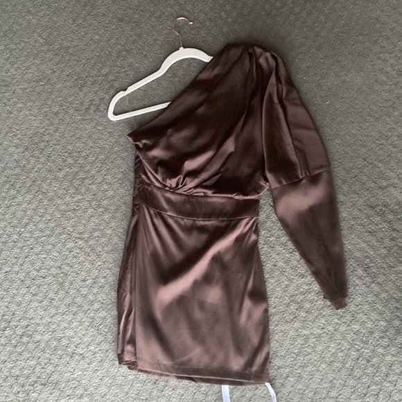 Mistress Rocks, 'Award Ceremony' Dark Khaki One Sleeve Drape Dress, Size XS - Picture 10 of 12